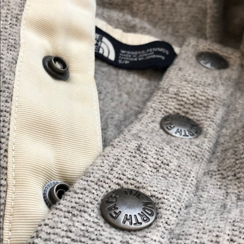 North Face Pullover - Picture 5 of 6